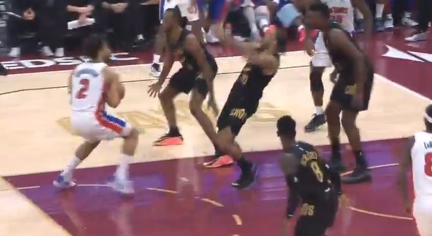 开云体育官网-NBA官方：骑士球员泰森在对阵活塞比赛中假摔 罚款2000美刀