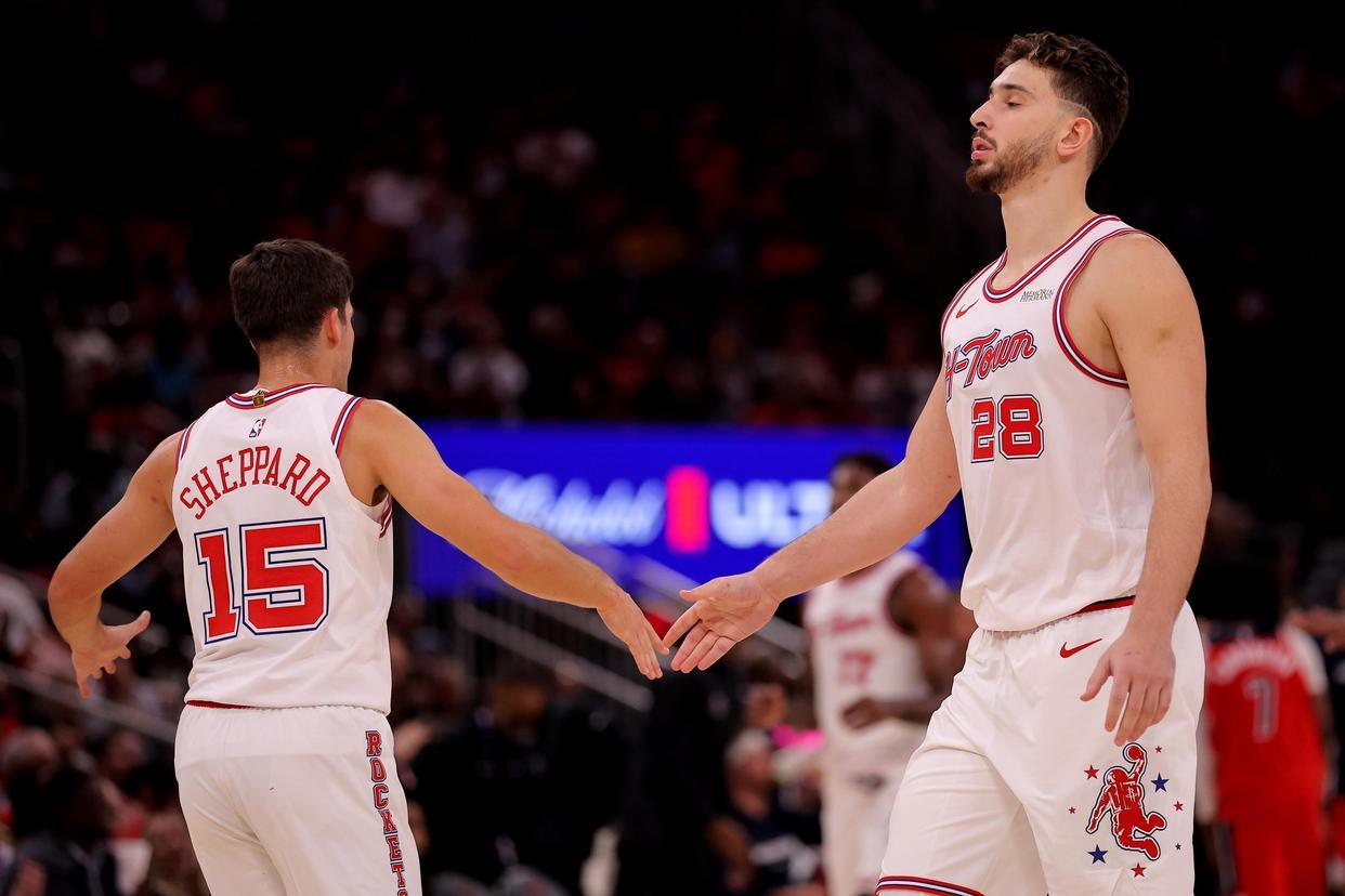 首秀26+11+5！火箭弃将爆发，只拿底薪远胜申京，斯通不该放走他