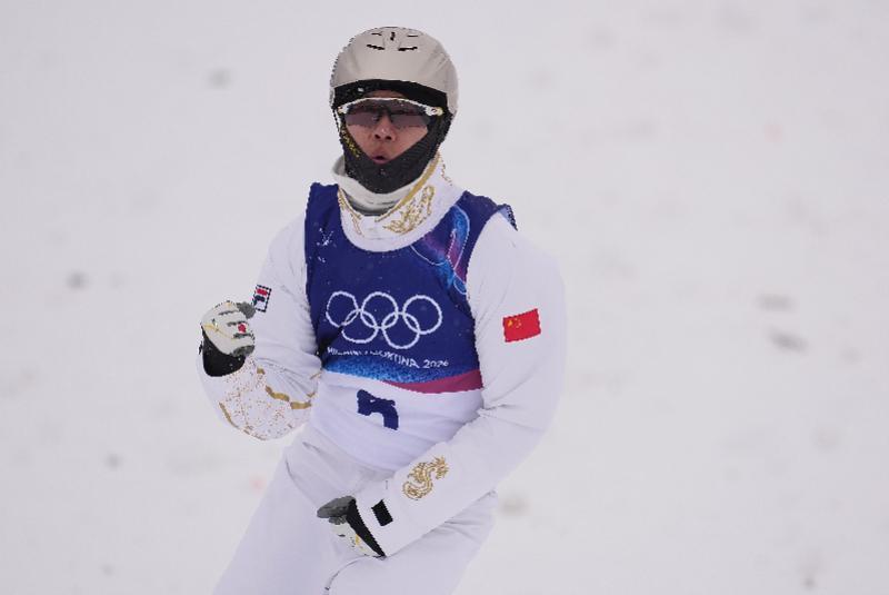 最强夫妻！徐梦桃丈夫王心迪险胜，为中国代表团夺得第四金